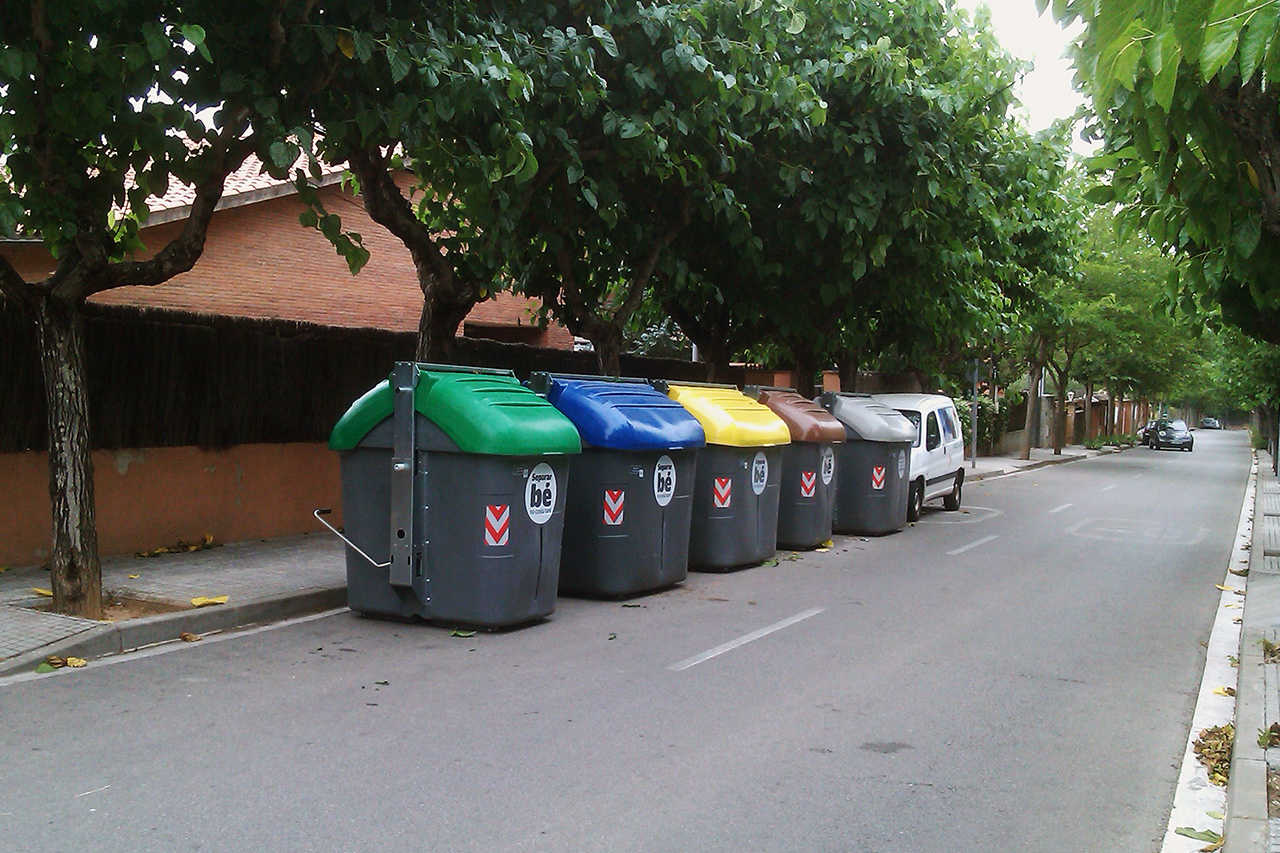 Müllcontainer ausgestattet mit Füllstandserfassung in Spanien